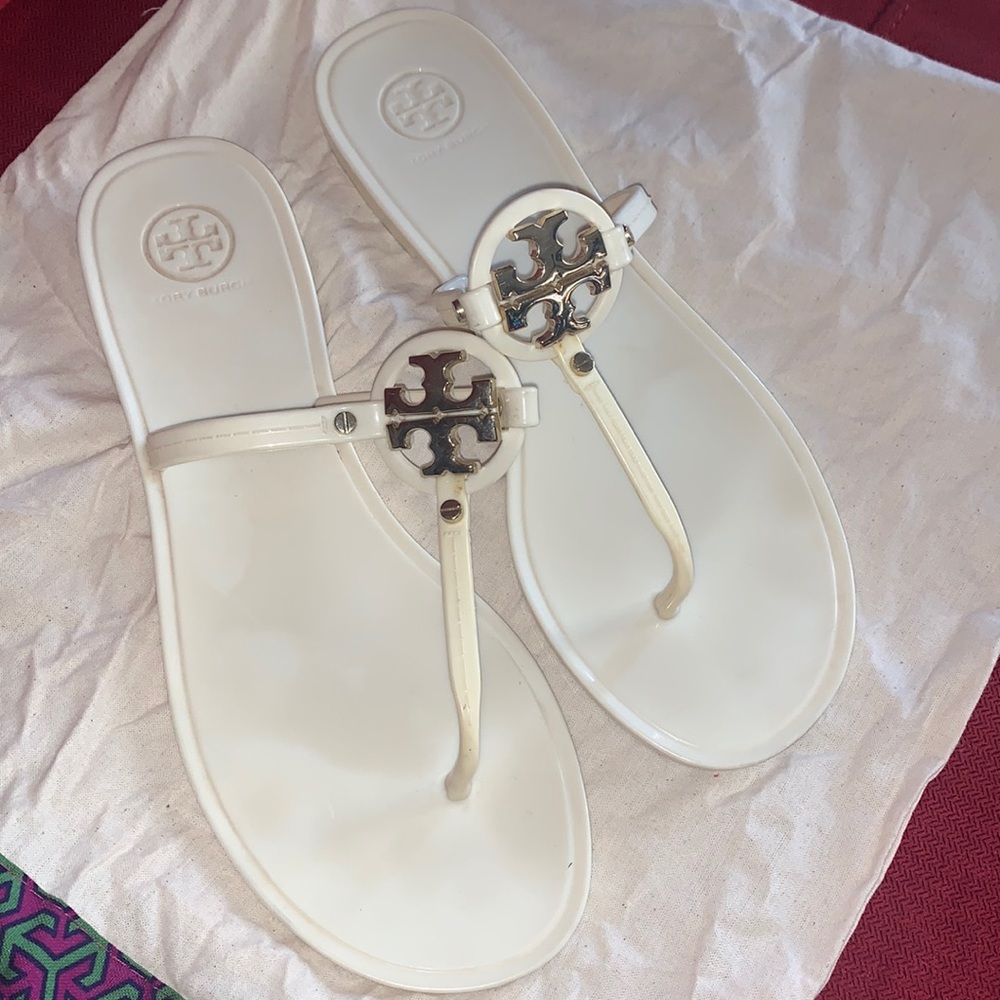 White jelly thong sandal